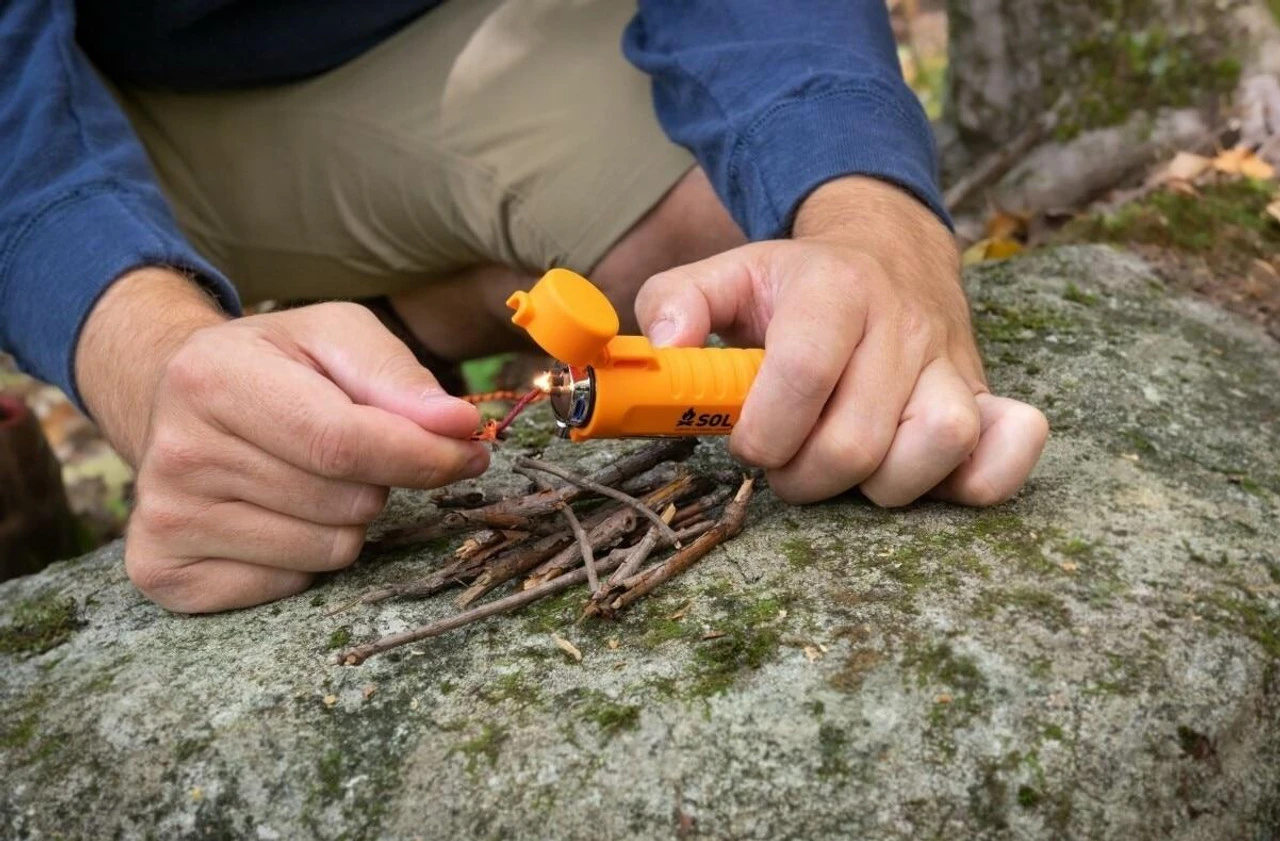 Adventure Medical Kits SOL Fire Lite Fuel Free Lighter 0140-1243 7 Adventure Medical Kits SOL Fire Lite Fuel Free Lighter 0140-1243 - Image 5