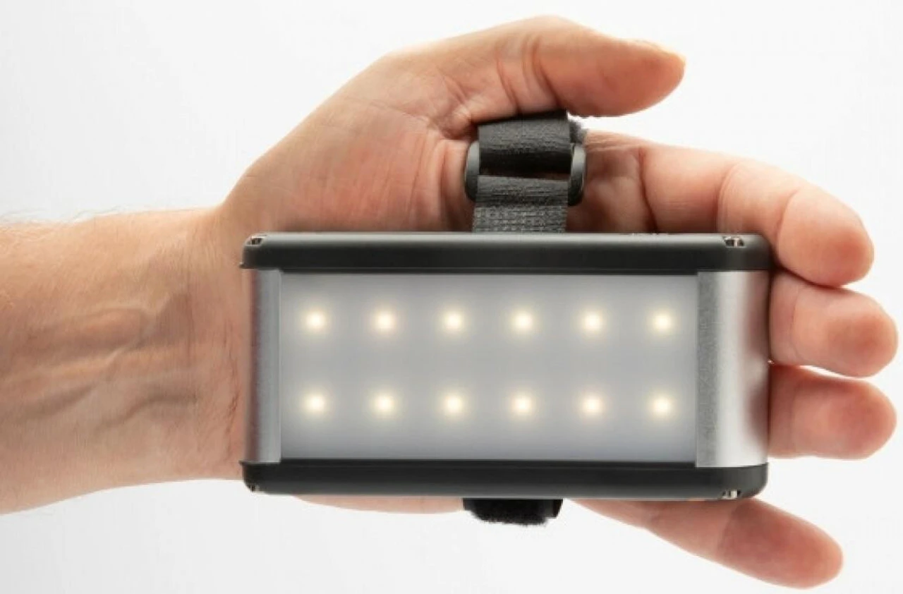 Adventure Medical Kits SOL Venture Light 2600 Recharge With Power Bank 0140-1306 6 Adventure Medical Kits SOL Venture Light 2600 Recharge With Power Bank 0140-1306 - Image 4