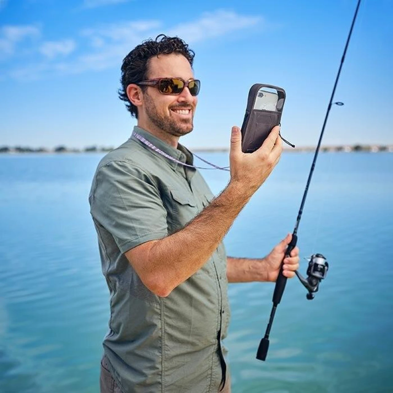 Nite Ize RunOff Waterproof Phone Case 4 Nite Ize RunOff Waterproof Phone Case - Image 2