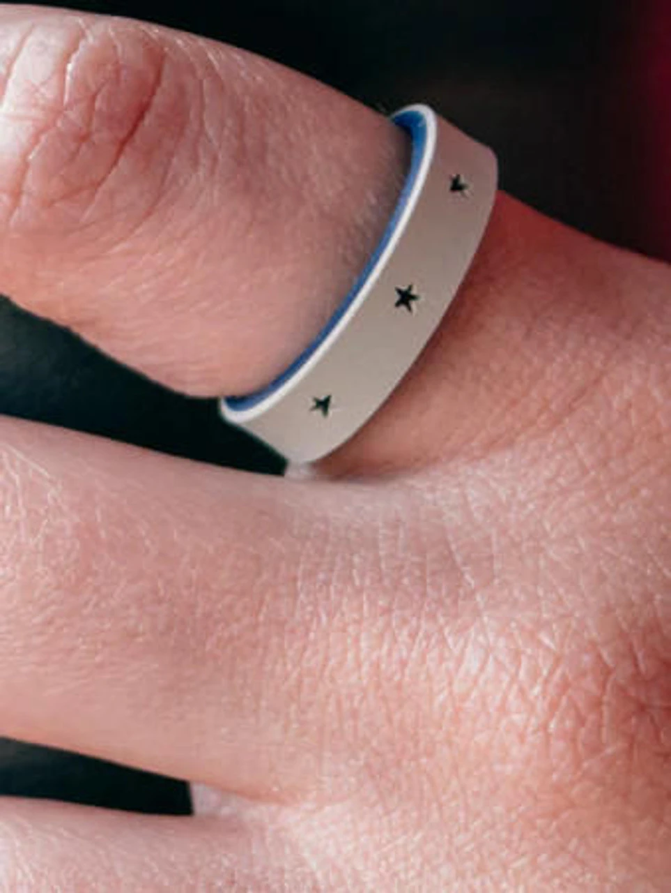 QALO Folds Of Honor Women's Grey/Blue Stars Forever Strata Ring 4 QALO Folds Of Honor Women's Grey/Blue Stars Forever Strata Ring - Image 2