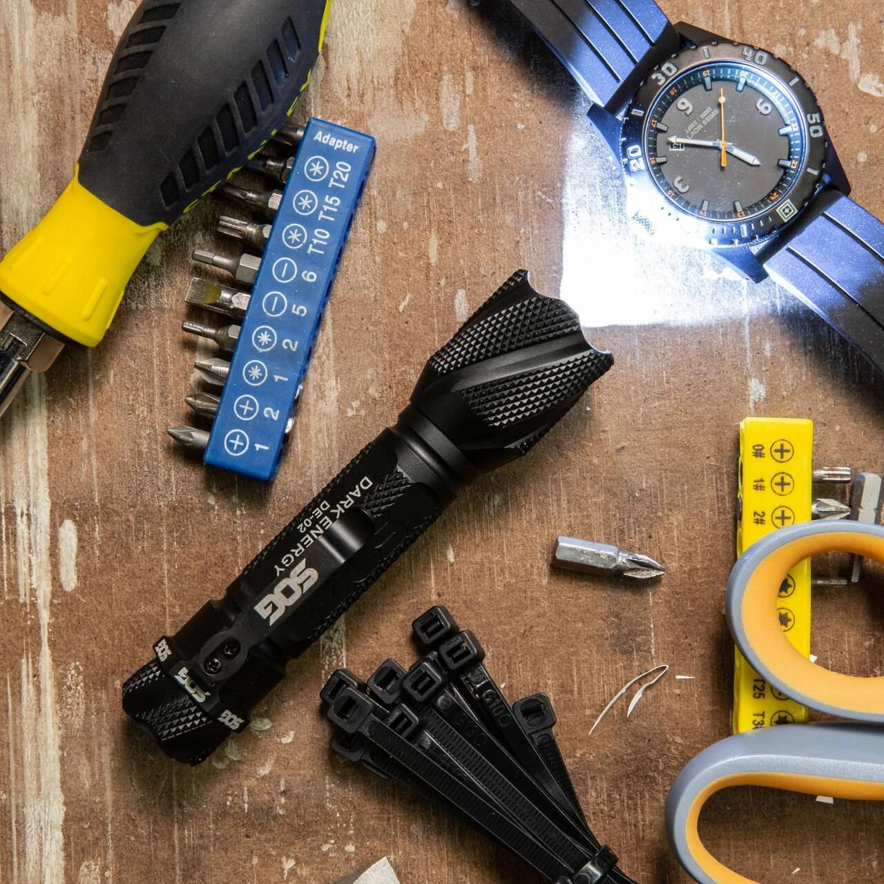 SOG Dark Energy 247A Flashlight 8 SOG Dark Energy 247A Flashlight - Image 6